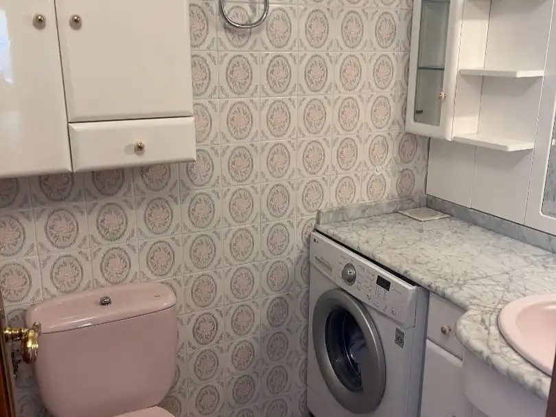 Baño de Piso de alquiler en  Albacete Capital con Aire acondicionado y Balcón