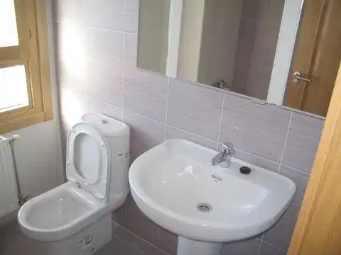 Flat for rent in Calle Benito Pérez Galdós, 33, Universidad - Las Huelgas Bathroom of Flat for rent in Burgos with Heating, Parquet flooring and Terrace