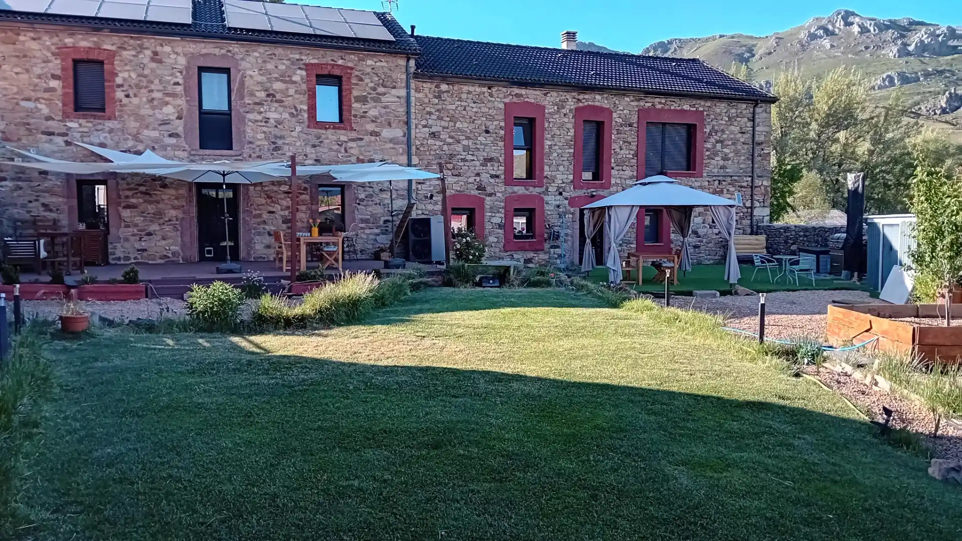 Houses for sale in Calle el Barrero, 1, Villamanín Terrace of Houses for sale in Villamanín with Heating, Private garden and Terrace