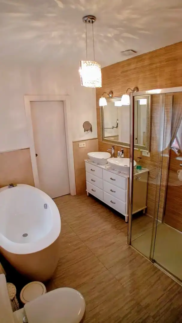 Houses for sale in Calle el Barrero, 1, Villamanín Bathroom of Houses for sale in Villamanín with Heating, Private garden and Terrace