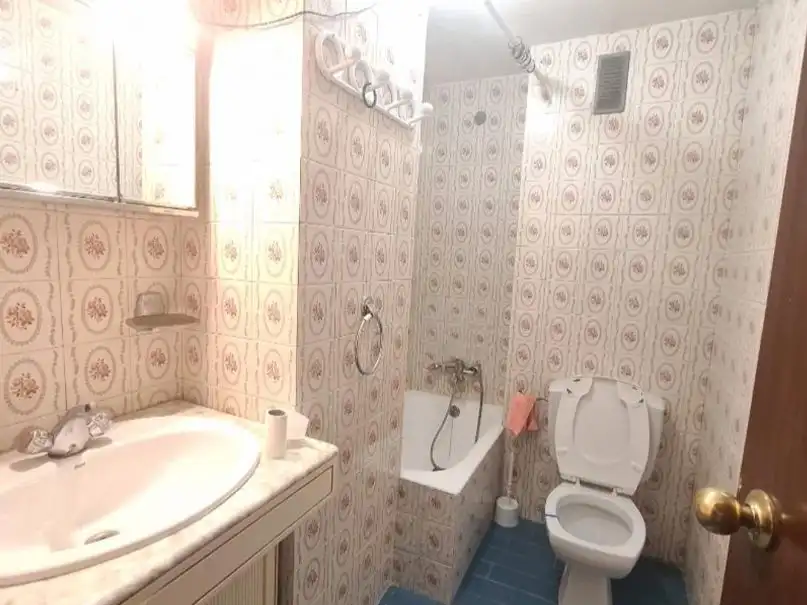 Piso en venta en Celestino María del Arenal Plaza, 10, Ibarrekolanda Baño de Piso en venta en Bilbao con Calefacción y Parking comunitario