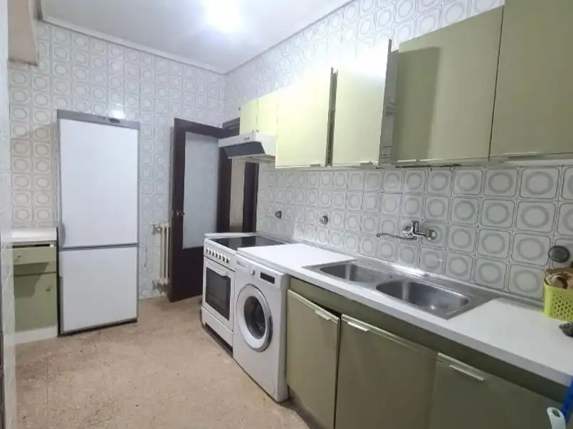 Piso en venta en Celestino María del Arenal Plaza, 10, Ibarrekolanda Cocina de Piso en venta en Bilbao con Calefacción y Parking comunitario