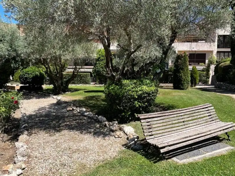 Pis de lloguer a Calle Iglesia, 24, Centro Jardí de Pis de lloguer en Villaviciosa de Odón amb Calefacció, Terrassa i Piscina