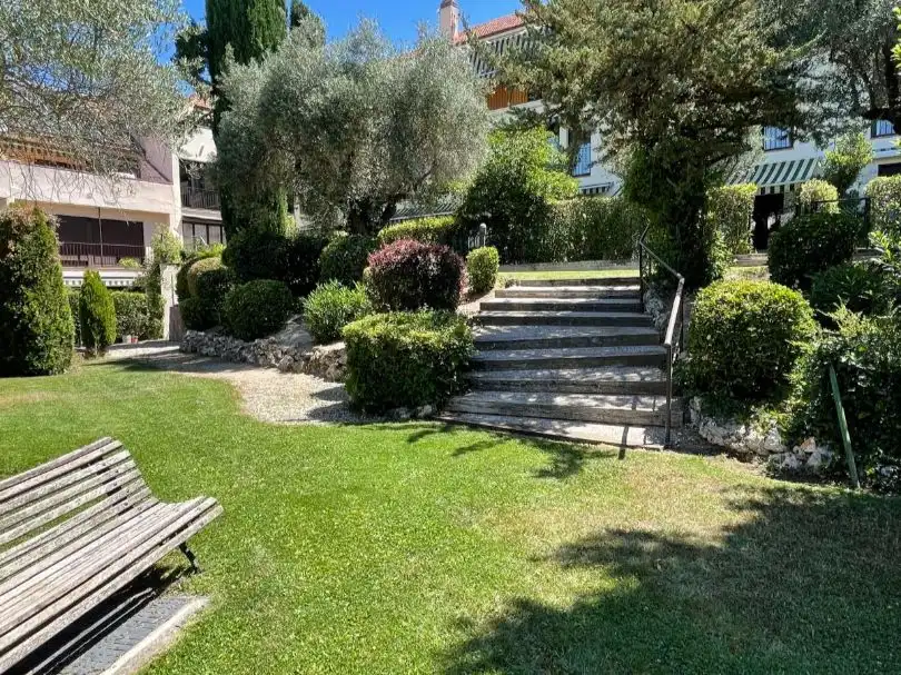 Pis de lloguer a Calle Iglesia, 24, Centro Jardí de Pis de lloguer en Villaviciosa de Odón amb Calefacció, Terrassa i Piscina