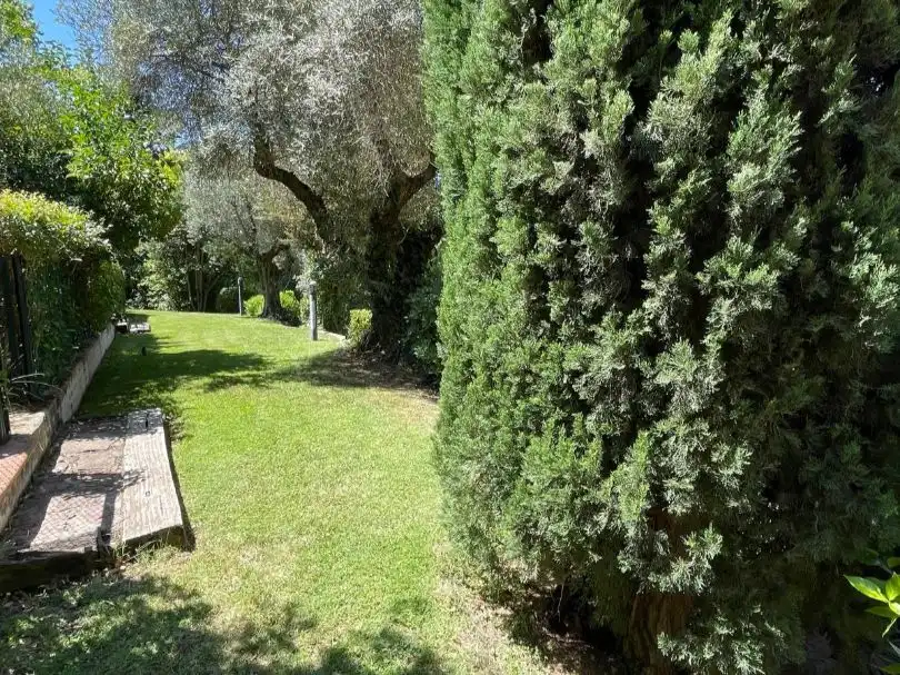 Pis de lloguer a Calle Iglesia, 24, Centro Jardí de Pis de lloguer en Villaviciosa de Odón amb Calefacció, Terrassa i Piscina