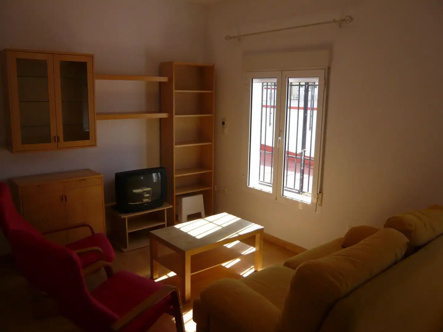 Living room of Flat for rent in Sevilla  with Air Conditioner, Heating and Parquet flooring