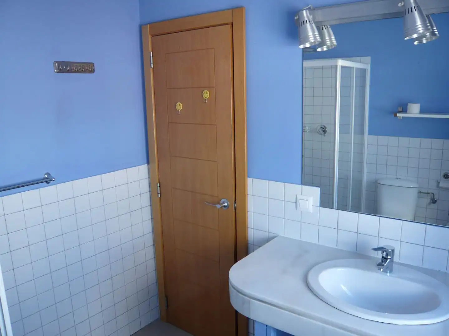 Bathroom of Flat for rent in Sevilla  with Air Conditioner, Heating and Parquet flooring