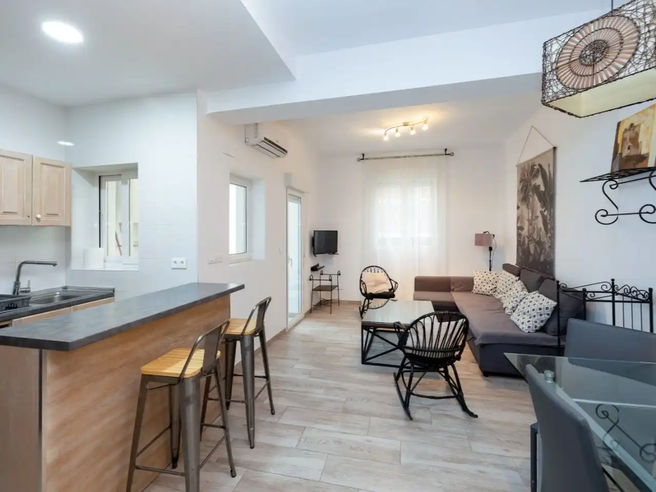 Living room of Flat for sale in  Granada Capital  with Air Conditioner and Balcony