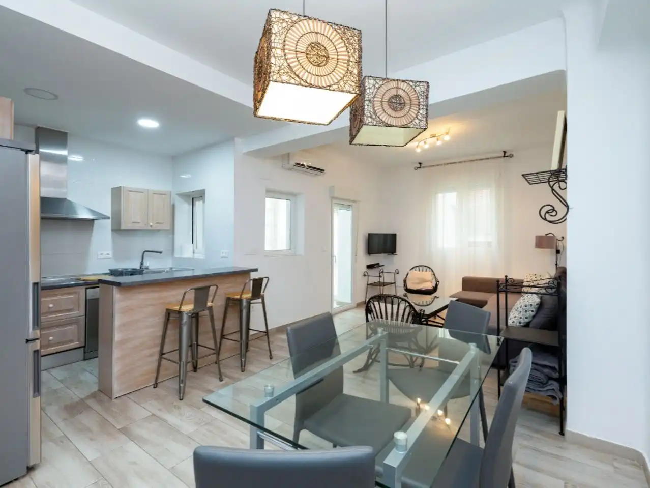 Living room of Flat for sale in  Granada Capital  with Air Conditioner and Balcony
