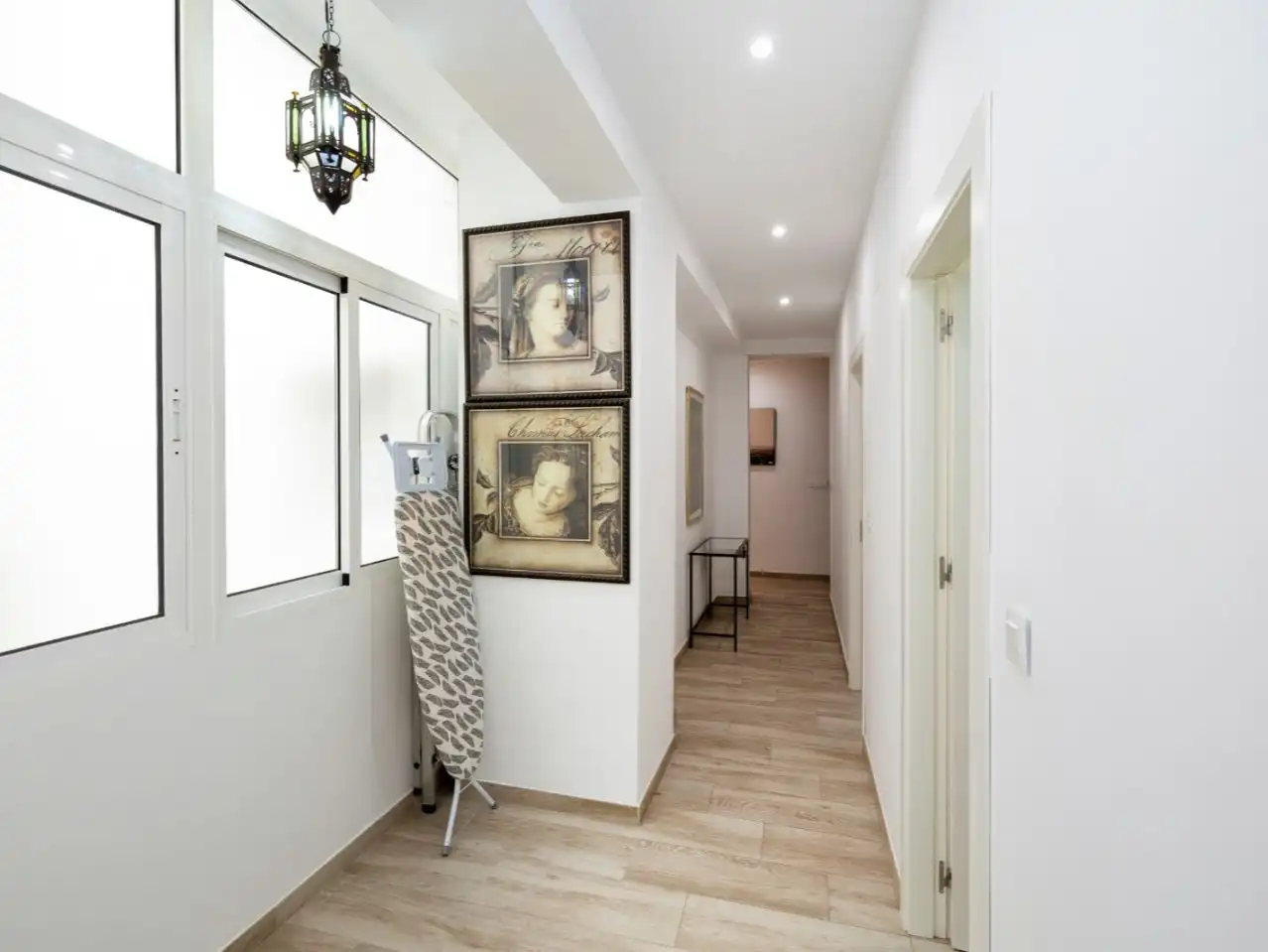 Flat for sale in  Granada Capital  with Air Conditioner and Balcony