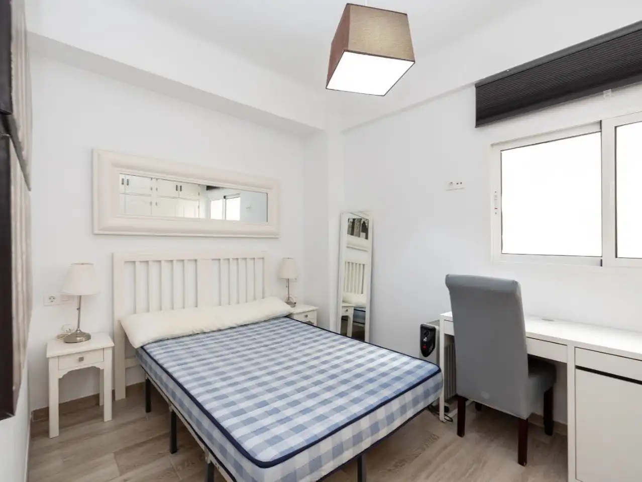 Bedroom of Flat for sale in  Granada Capital  with Air Conditioner and Balcony