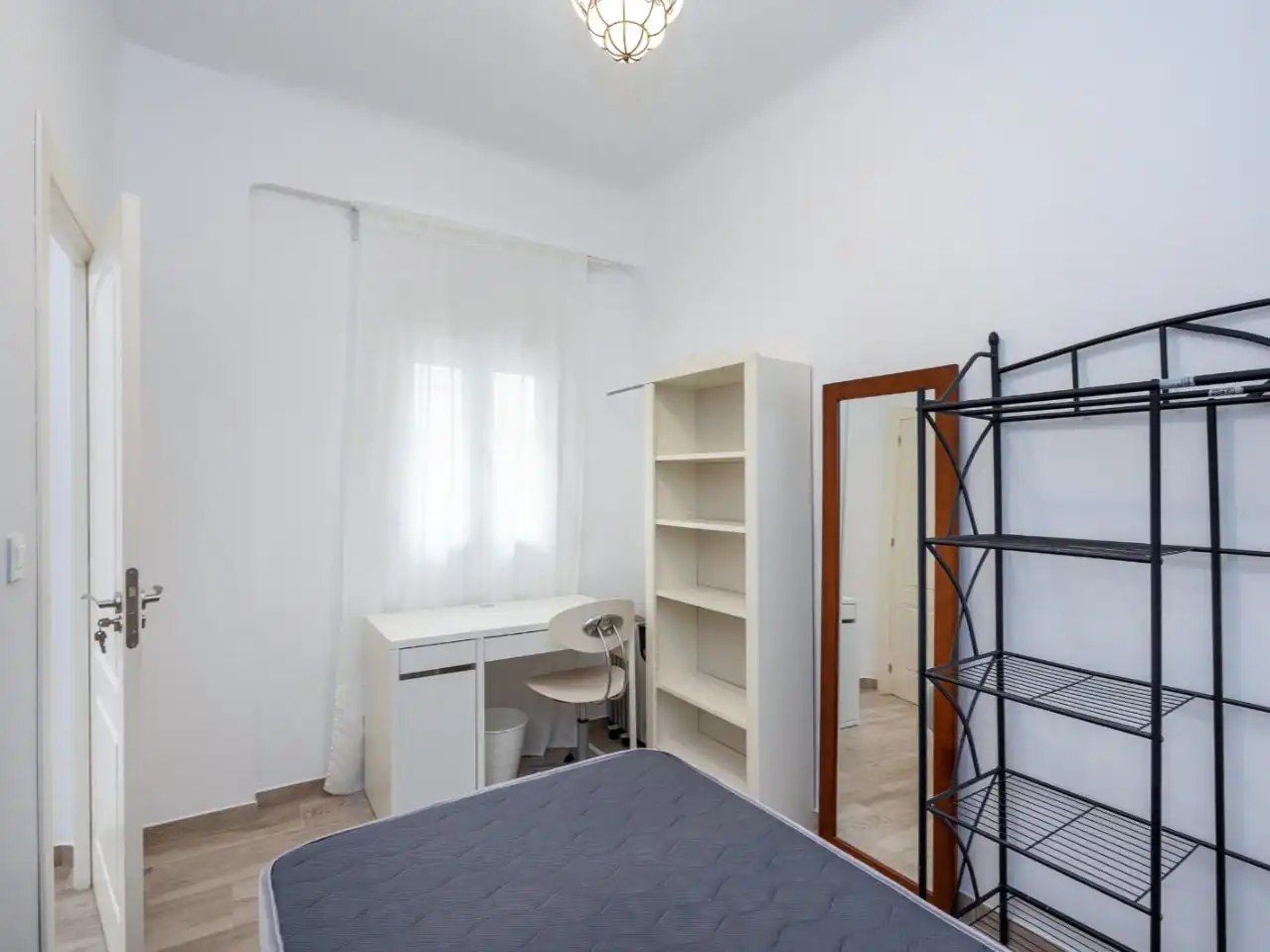 Bedroom of Flat for sale in  Granada Capital  with Air Conditioner and Balcony
