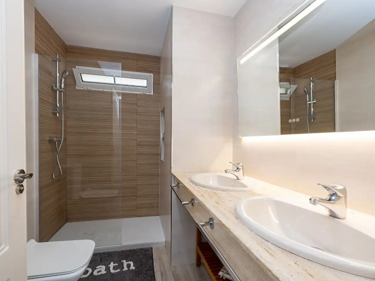 Bathroom of Flat for sale in  Granada Capital  with Air Conditioner and Balcony
