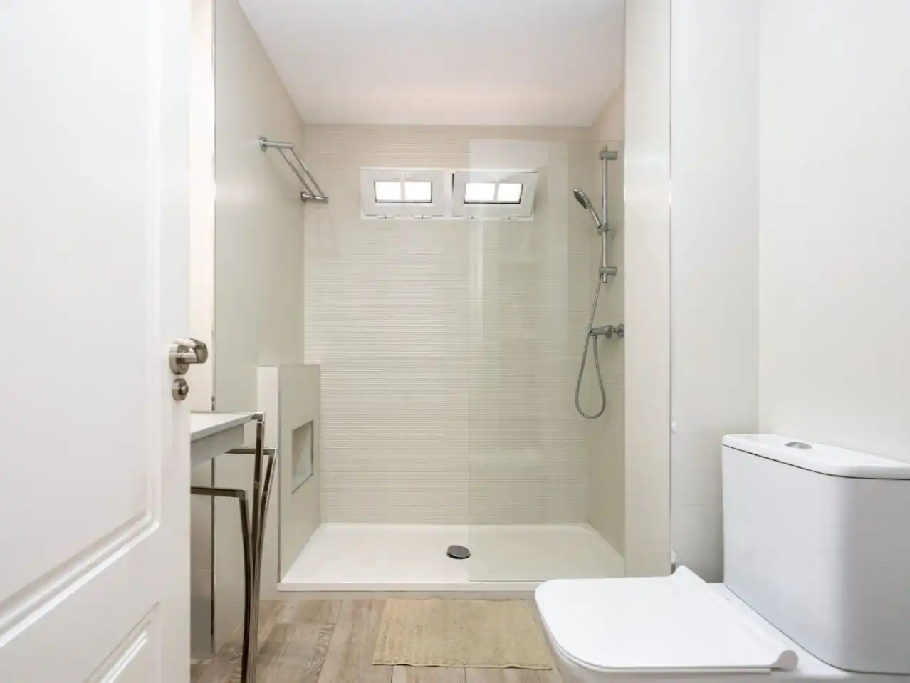 Bathroom of Flat for sale in  Granada Capital  with Air Conditioner and Balcony