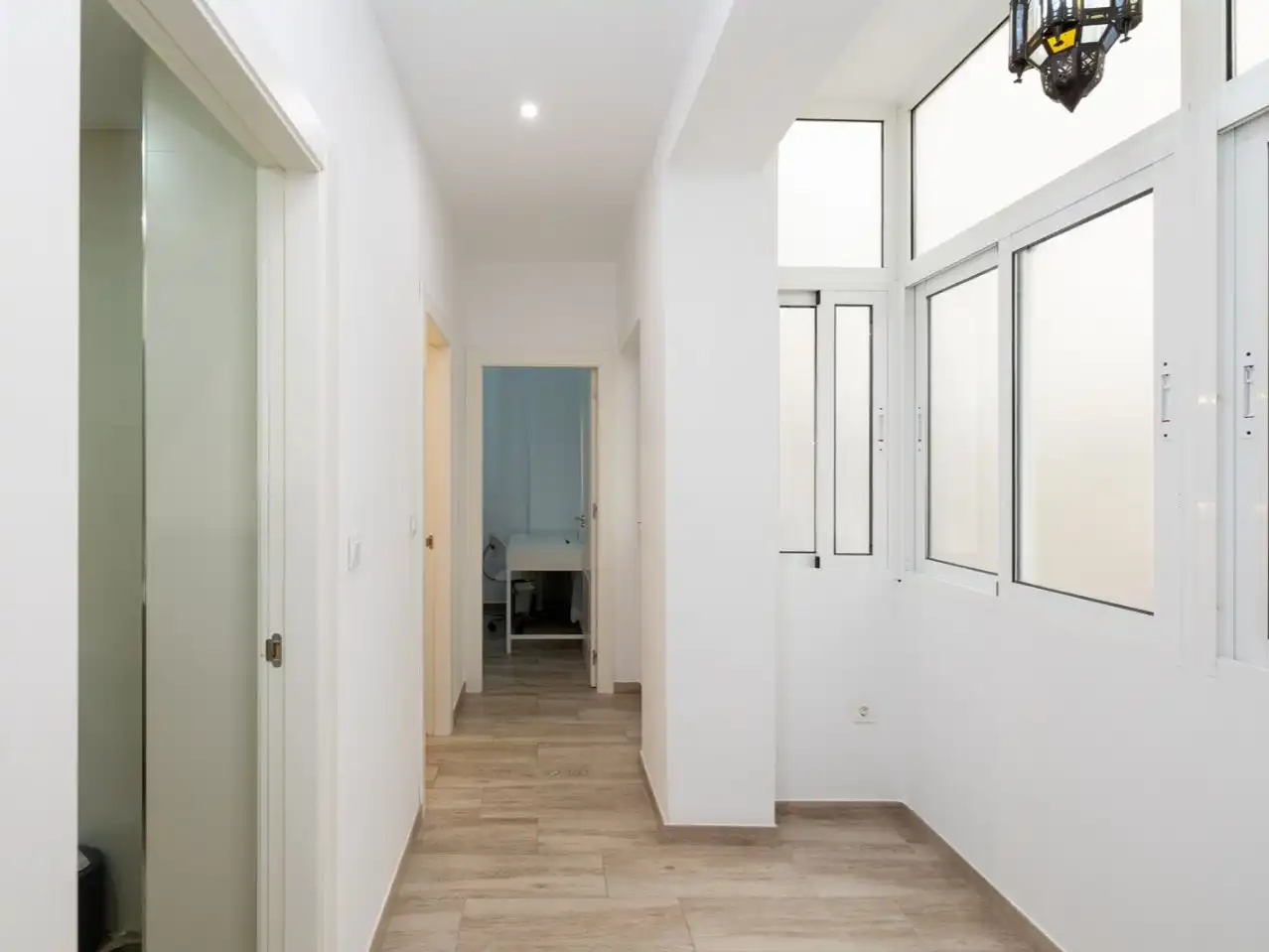 Flat for sale in  Granada Capital  with Air Conditioner and Balcony