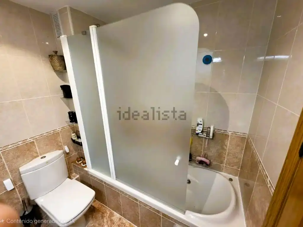 Bathroom of Flat for sale in Alcalá de Henares  with Air Conditioner