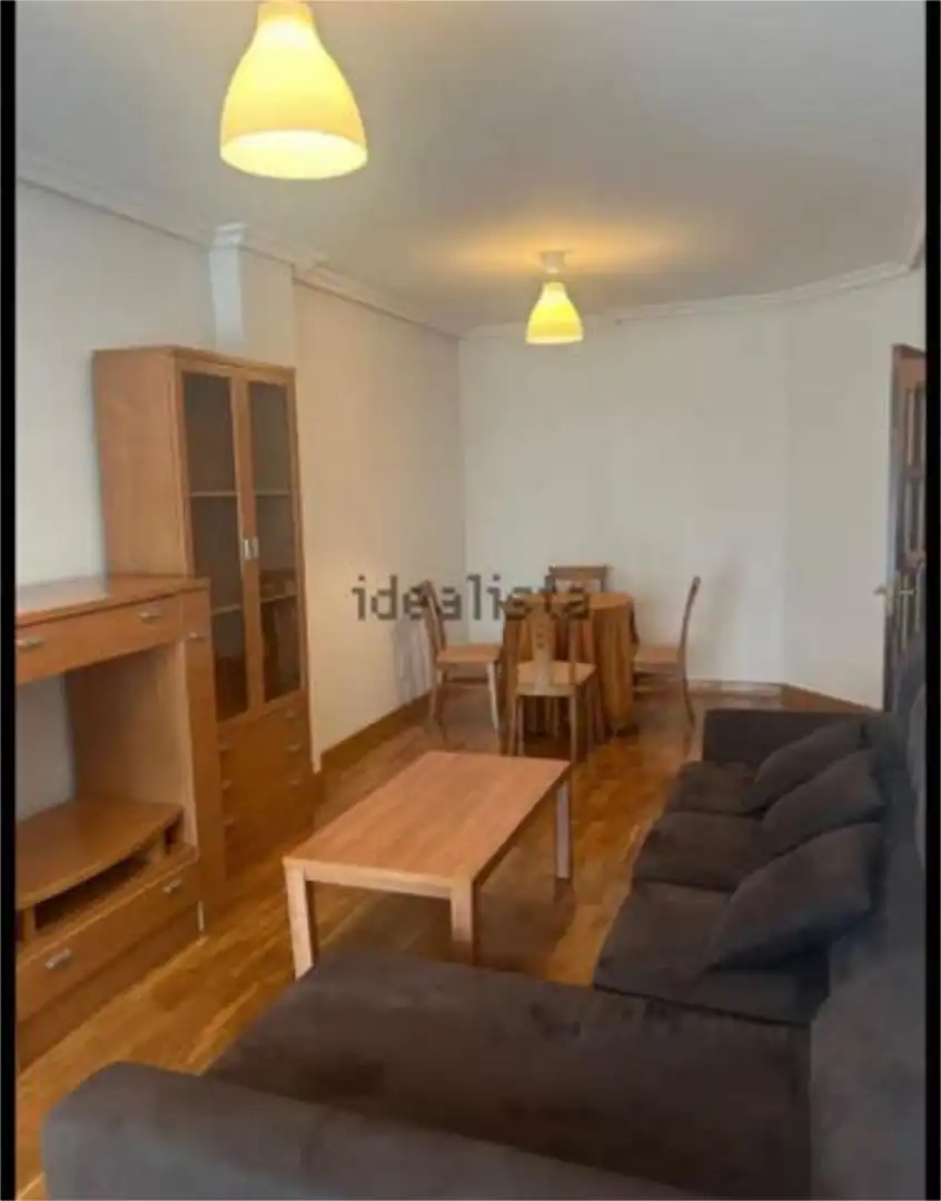 Pis de lloguer a Milán - Pumarín Dormitori de Pis de lloguer en Oviedo amb Jardí privat, Terrassa i Traster