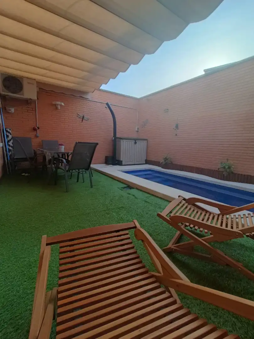 Houses for sale in Paseo Carlos Eraña, 38, El Torreón - Los Ángeles - El Pilar Swimming pool of Houses for sale in Ciudad Real Capital with Swimming Pool