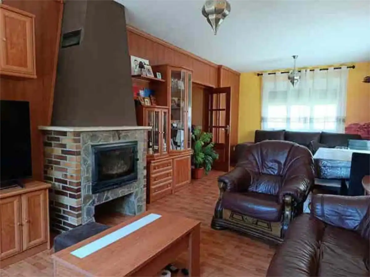 Casa o chalet en venta en Calle de la Fuente Valdoma, 16, Chiloeches Sala de estar de Casa o chalet en venta en Chiloeches con Aire acondicionado, Calefacción y Jardín privado