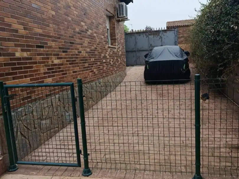 Casa o chalet en venta en Calle de la Fuente Valdoma, 16, Chiloeches Parking de Casa o chalet en venta en Chiloeches con Aire acondicionado, Calefacción y Jardín privado