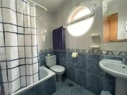 Casa o chalet en venta en Calle de la Fuente Valdoma, 16, Chiloeches Baño de Casa o chalet en venta en Chiloeches con Aire acondicionado, Calefacción y Jardín privado