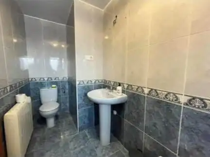 Casa o chalet en venta en Calle de la Fuente Valdoma, 16, Chiloeches Baño de Casa o chalet en venta en Chiloeches con Aire acondicionado, Calefacción y Jardín privado
