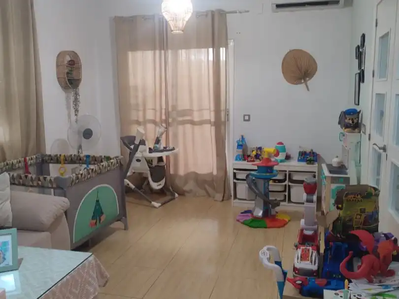 Casa adosada en venda a Calle Mármol, 8, Coria del Río Casa adosada en venda en Coria del Río amb Aire condicionat