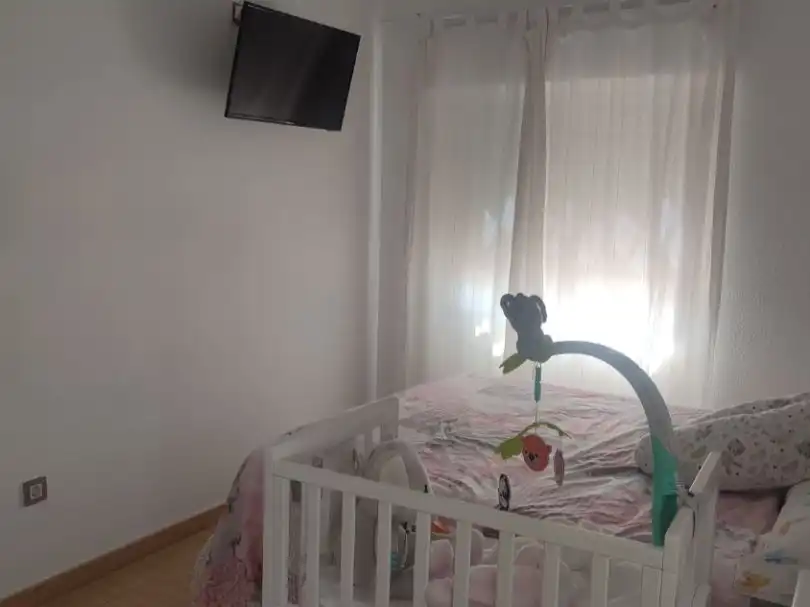 Casa adosada en venda a Calle Mármol, 8, Coria del Río Dormitori de Casa adosada en venda en Coria del Río amb Aire condicionat