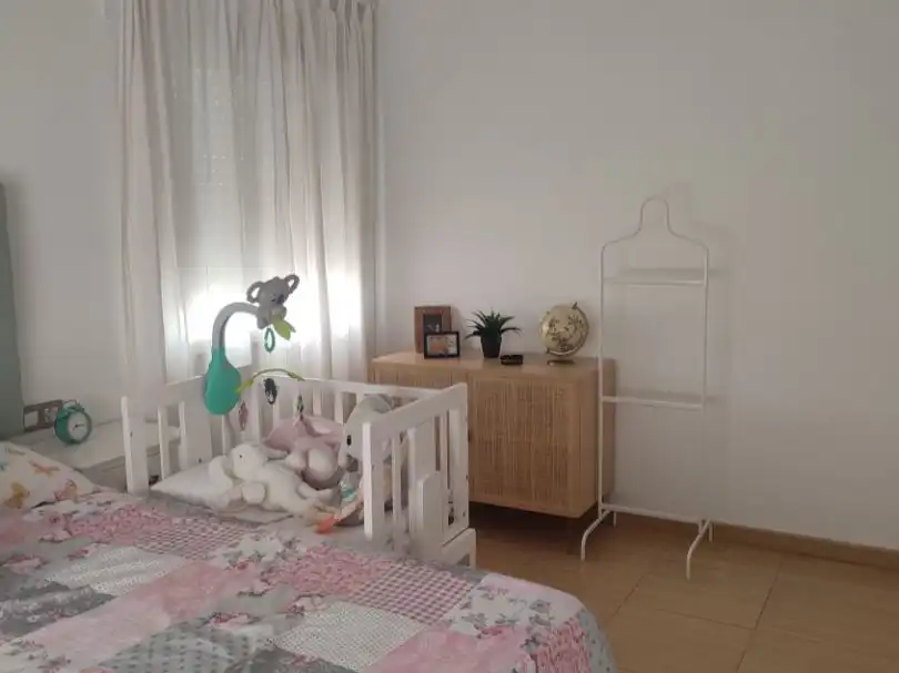 Casa adosada en venda a Calle Mármol, 8, Coria del Río Dormitori de Casa adosada en venda en Coria del Río amb Aire condicionat