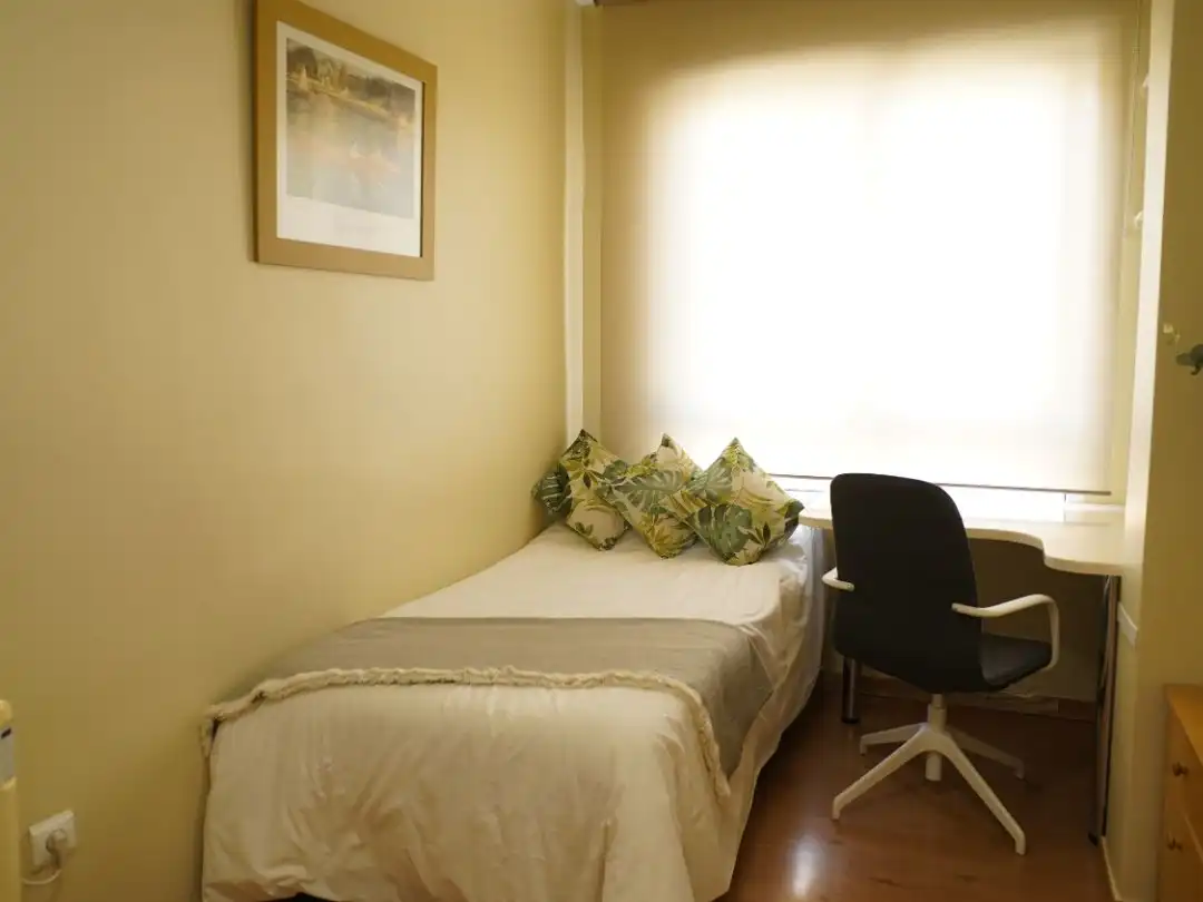 Zimmer in Carrer Doctor Ivorra, 36, Centro