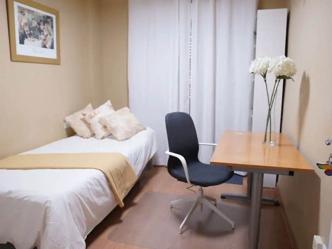 Zimmer in Carrer Doctor Ivorra, 36, Centro
