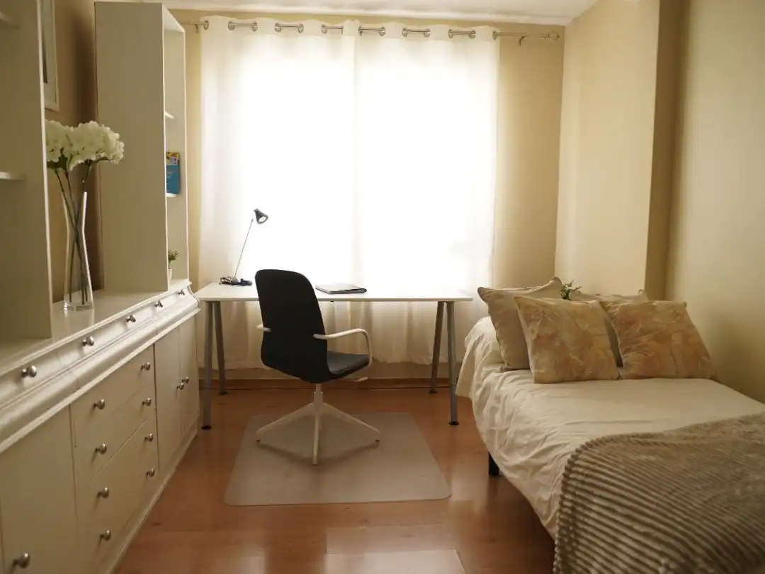 Zimmer in Carrer Doctor Ivorra, 36, Centro