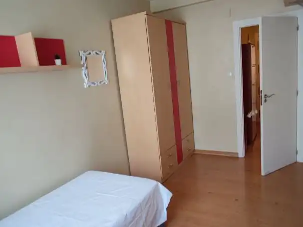 Zimmer in Carrer Doctor Ivorra, 36, Centro