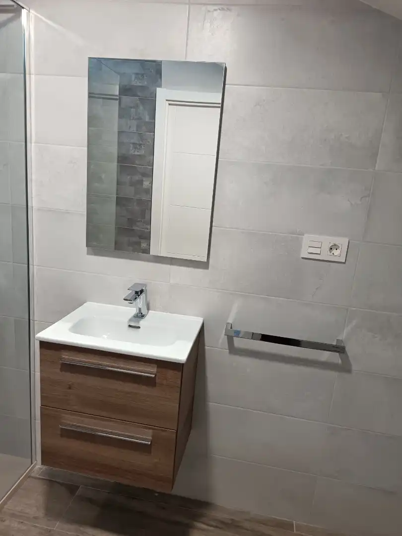 Badezimmer von Wohnung zur Miete in Pozoblanco mit Klimaanlage, Heizung und Terrasse