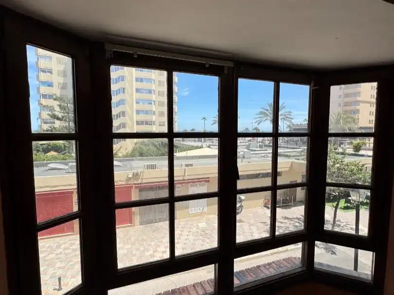 Vista exterior de Casa o xalet en venda en Fuengirola amb Aire condicionat, Terrassa i Balcó