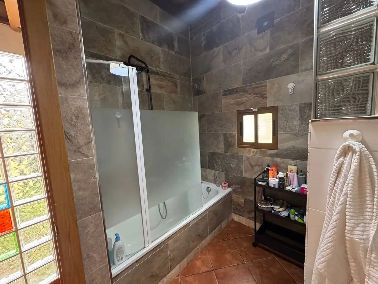 Piso en venta en Castiñeiro, 1, Oza dos Ríos Baño de Piso en venta en Oza dos Ríos con Calefacción y Jardín privado