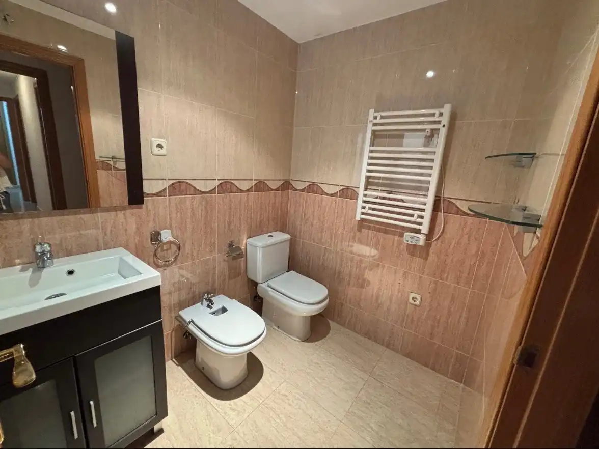 Baño de Piso en venta en Ugena con Calefacción, Terraza y Parking comunitario