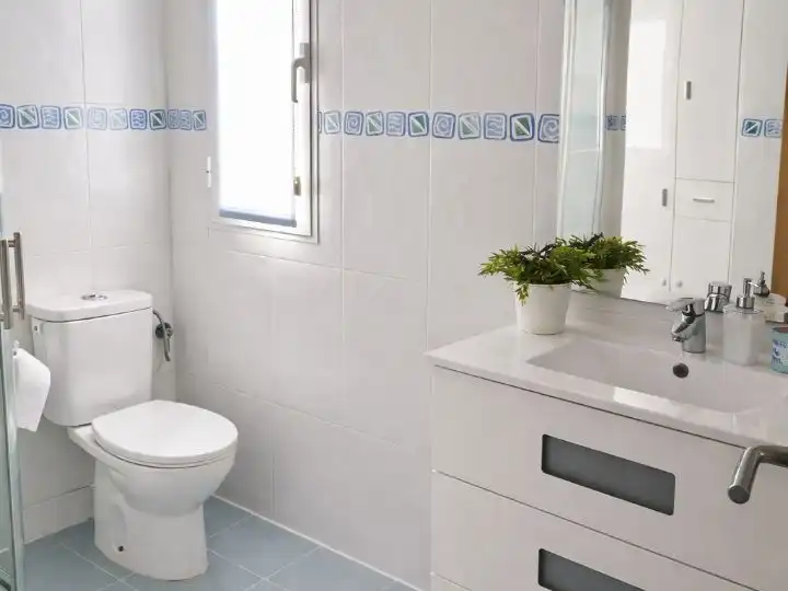 Flat for sale in Carrer la Manxa, 38, Petrer Bathroom of Flat for sale in Petrer with Air Conditioner and Balcony