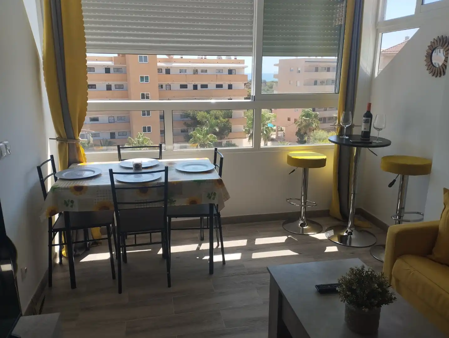 Wohnung zum Verkauf in Urbanización Pinomar, 133, El Moncayo - El Pòrtic Esszimmer von Wohnung zum Verkauf in Guardamar del Segura mit Klimaanlage und Schwimmbad