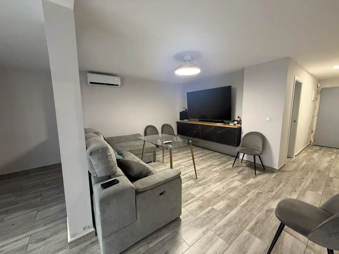 Ground floor for sale in Calle Almanzor, 14, Este - Alcosa- Torreblanca Ground floor for sale in Sevilla Capital with Air Conditioner and Terrace