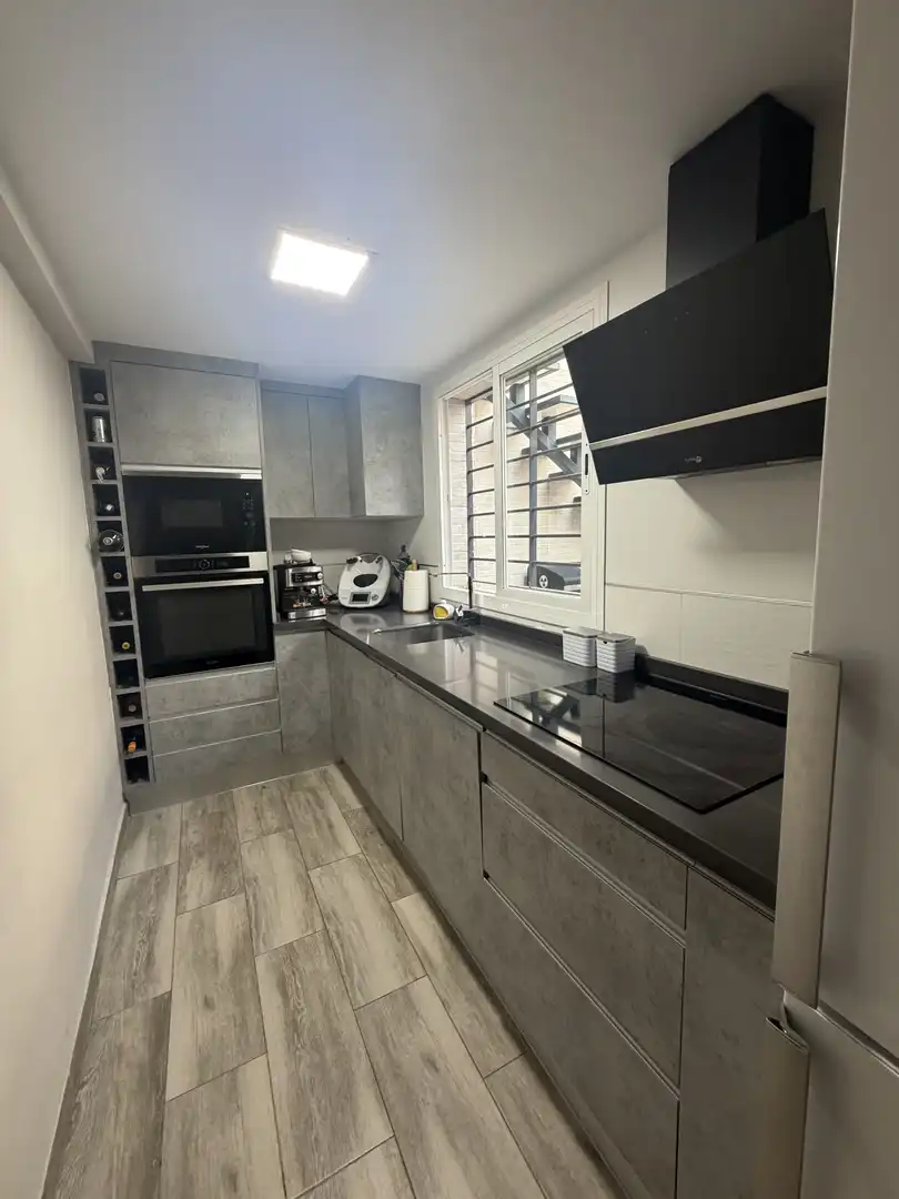 Ground floor for sale in Calle Almanzor, 14, Este - Alcosa- Torreblanca Kitchen of Ground floor for sale in Sevilla Capital with Air Conditioner and Terrace
