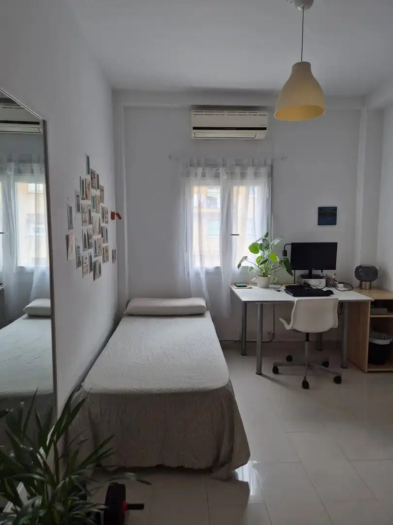 Room in Calle Castillo de Alcala de Guadaira, 6, Bami - La Estrella