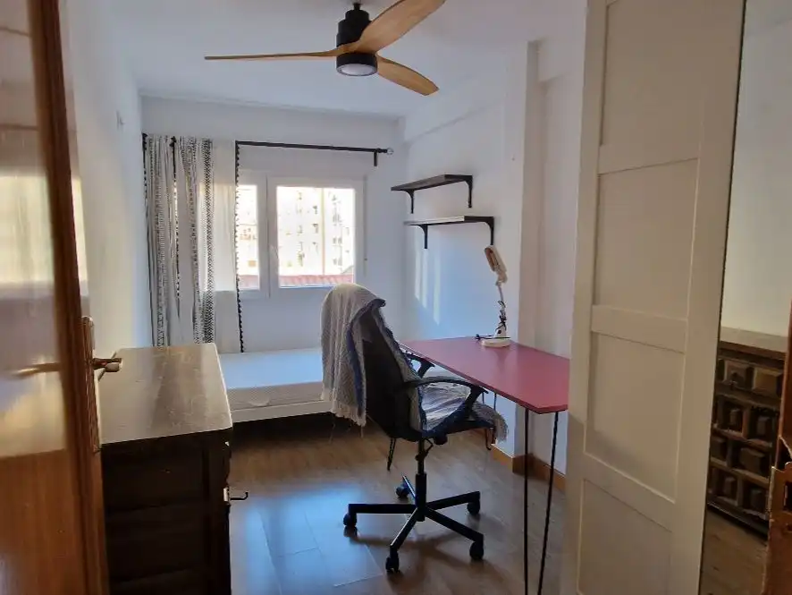 Habitación de Piso de alquiler en  Zaragoza Capital con Aire acondicionado