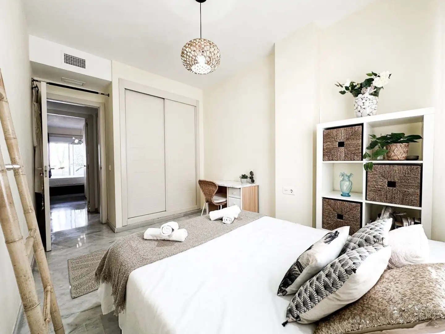 Habitació a Calle Villa Borghese, 3, Valle Romano Golf Dormitori de Apartament per a compartir en Estepona amb Aire condicionat, Calefacció i Terrassa