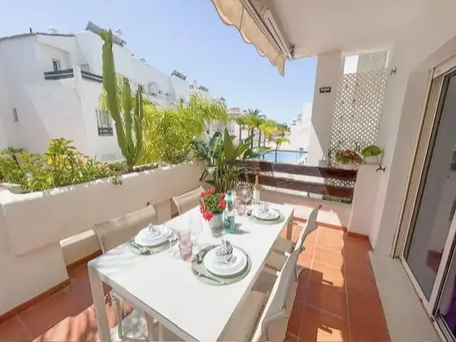 Habitació a Calle Villa Borghese, 3, Valle Romano Golf Terrassa de Apartament per a compartir en Estepona amb Aire condicionat, Calefacció i Terrassa