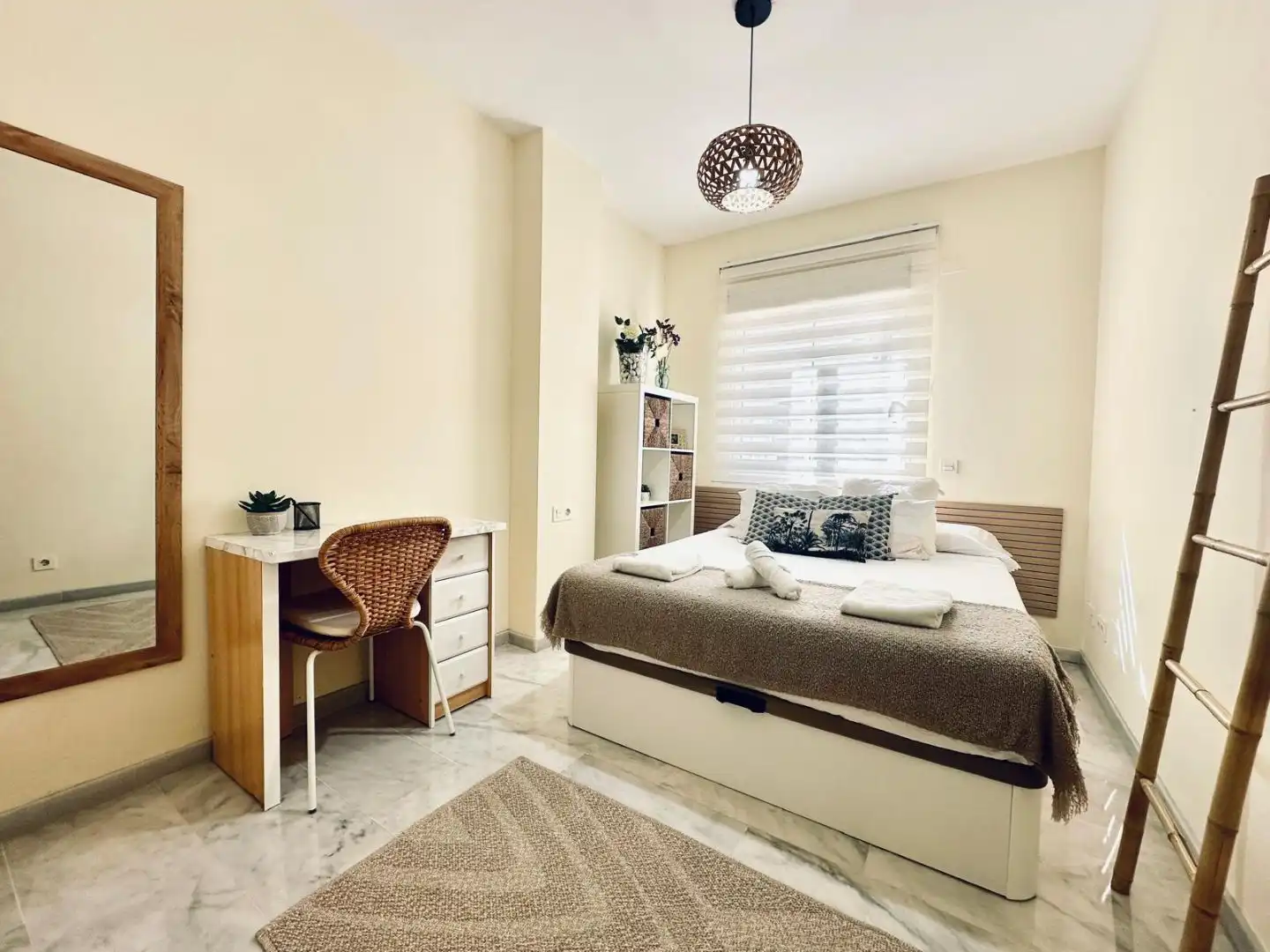 Habitació a Calle Villa Borghese, 3, Valle Romano Golf Dormitori de Apartament per a compartir en Estepona amb Aire condicionat, Calefacció i Terrassa