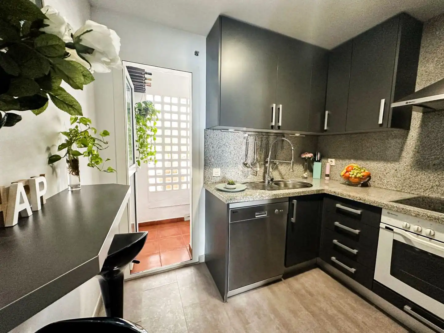 Habitació a Calle Villa Borghese, 3, Valle Romano Golf Cuina de Apartament per a compartir en Estepona amb Aire condicionat, Calefacció i Terrassa