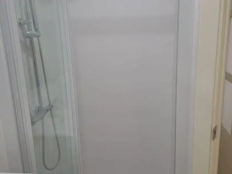 Piso de alquiler en Avenida Eduardo Dato, 45, La Buhaira Baño de Piso de alquiler en Sevilla Capital con Aire acondicionado