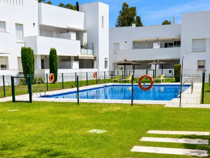 Pis en venda a Urbanización Nueva Andalucía A, La Dama de Noche - La Alzambra Piscina de Pis en venda en Marbella amb Aire condicionat, Calefacció i Terrassa