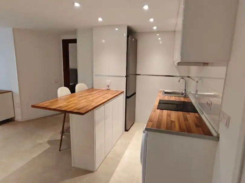 Apartamento de alquiler en Calle de Ramón de Aguinaga, 15, Fuente del Berro Cocina de Apartamento de alquiler en Madrid con Aire acondicionado, Calefacción y Terraza
